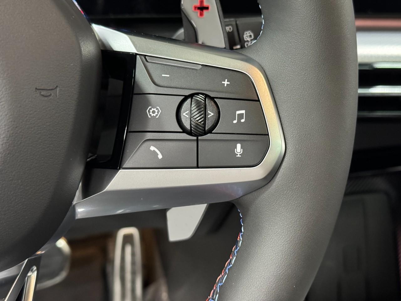 BMW X1 Vehicle Full-screen Gallery Image 30