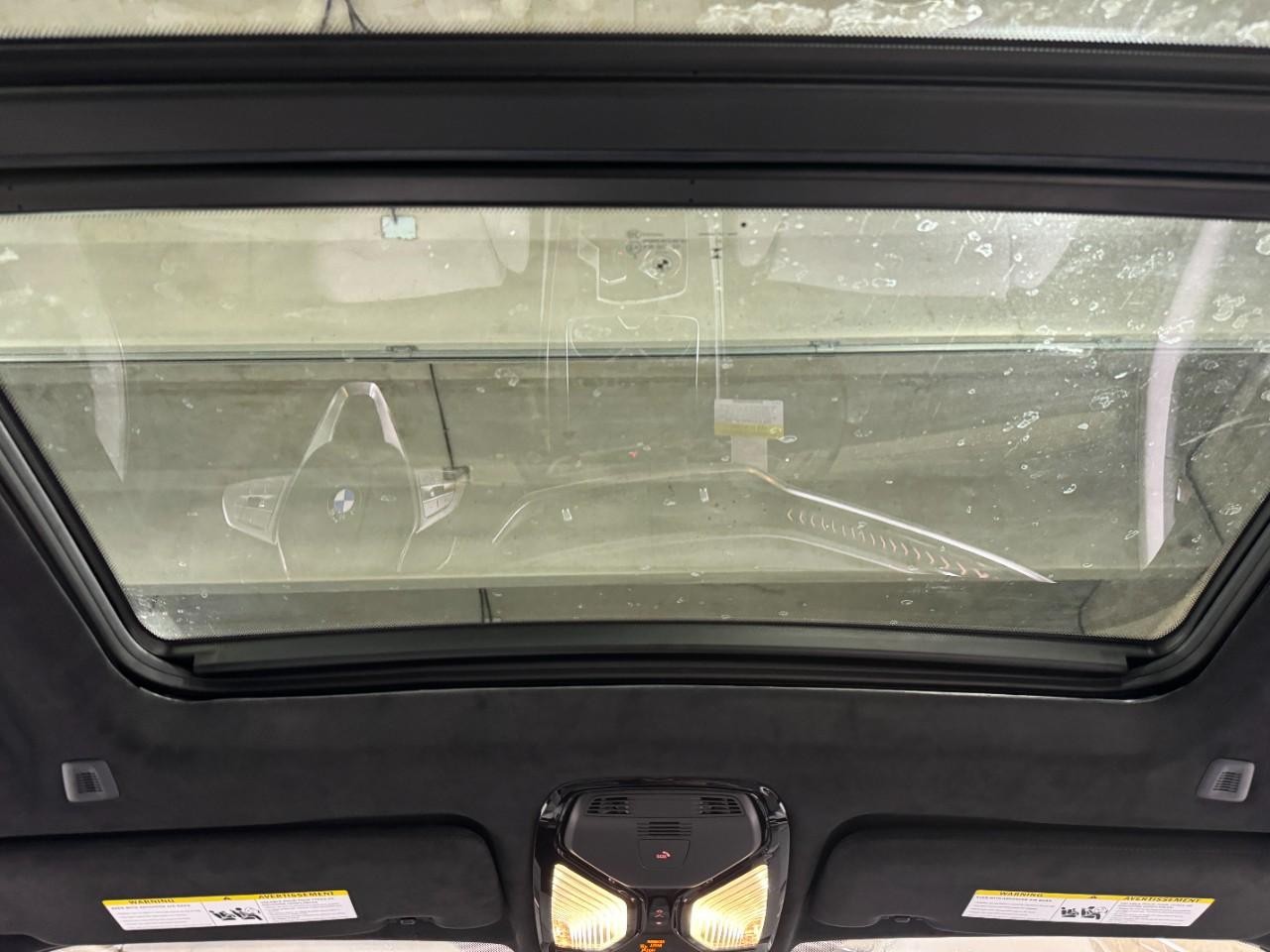 BMW X7 Vehicle Full-screen Gallery Image 14