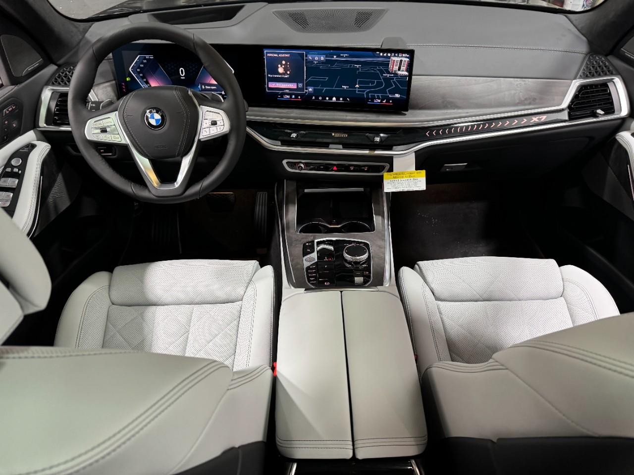 BMW X7 Vehicle Full-screen Gallery Image 15