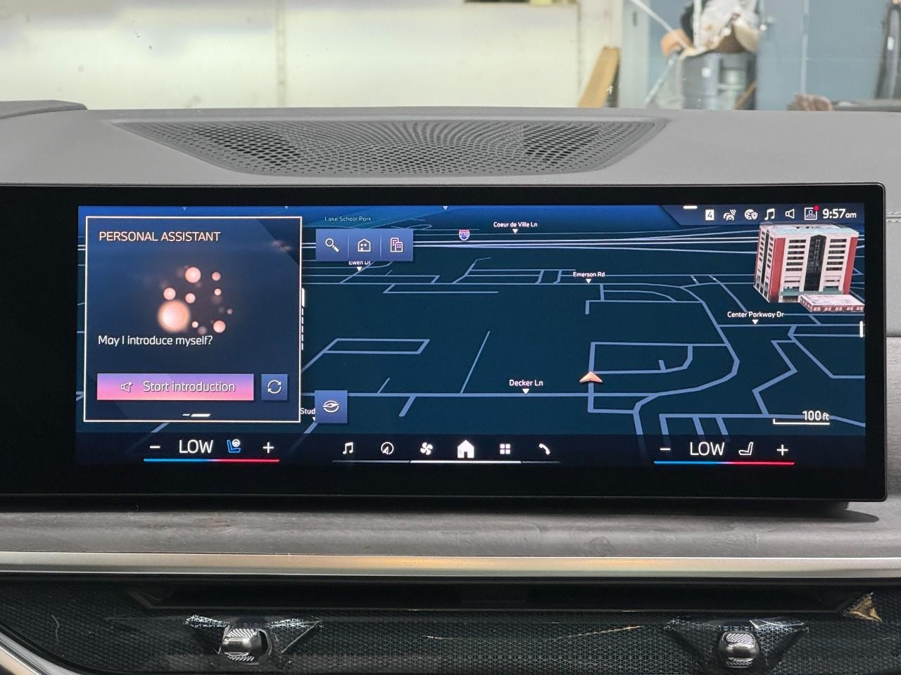 BMW X7 Vehicle Full-screen Gallery Image 17