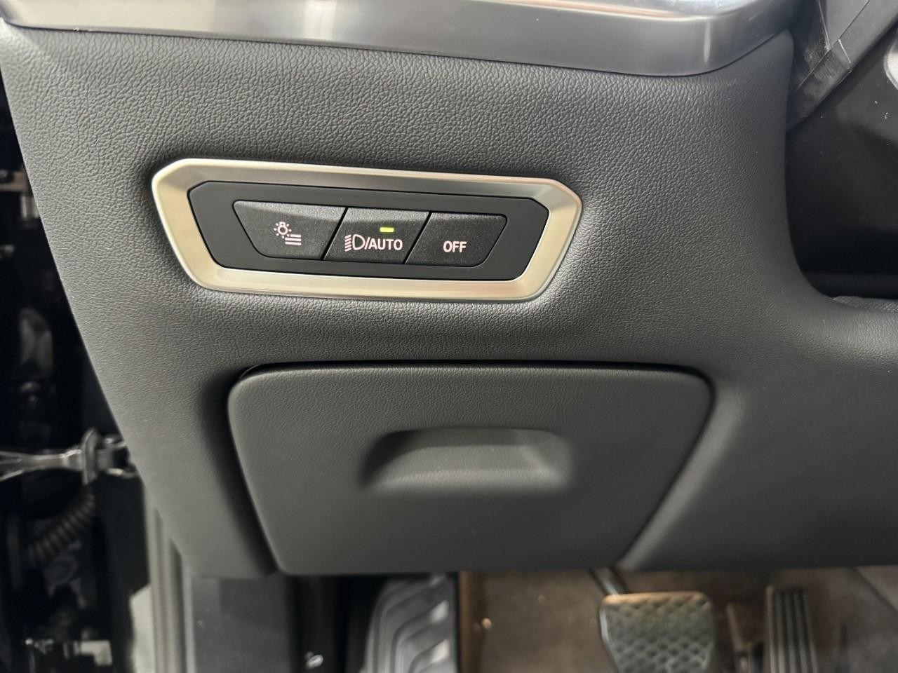 BMW X7 Vehicle Full-screen Gallery Image 33