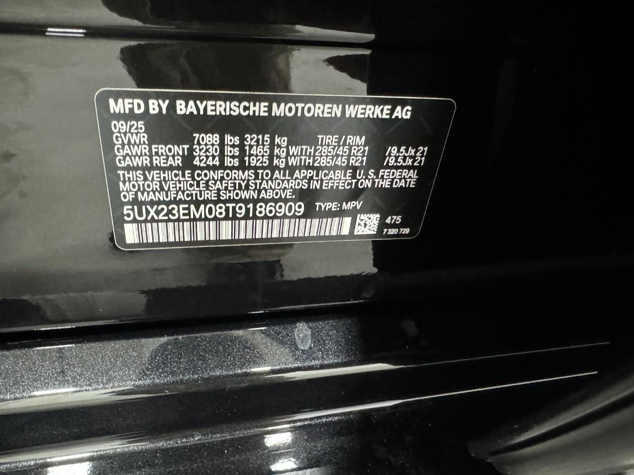 BMW X7 Vehicle Full-screen Gallery Image 38