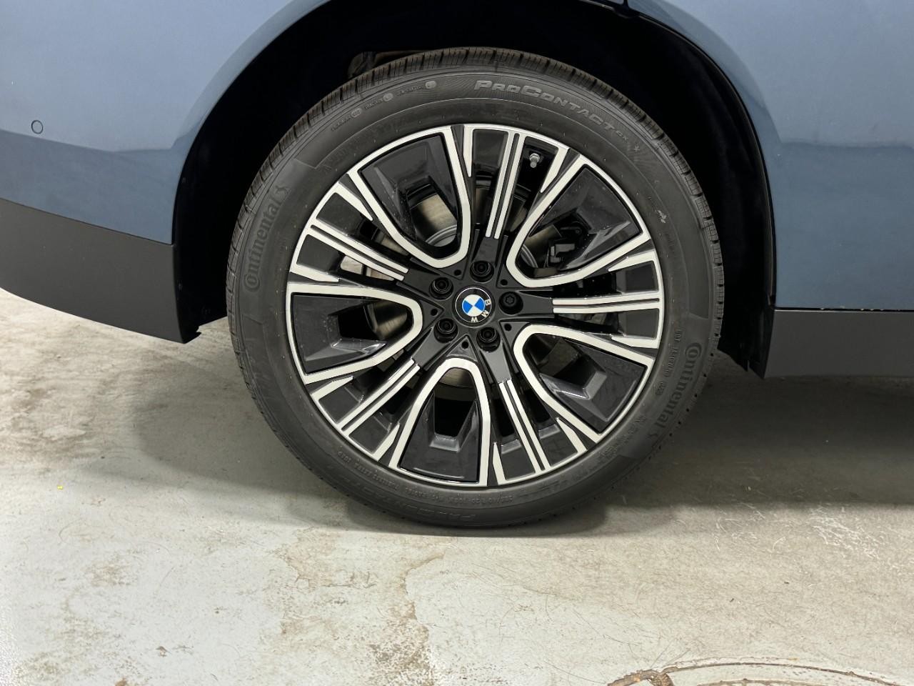 BMW X3 Vehicle Full-screen Gallery Image 5