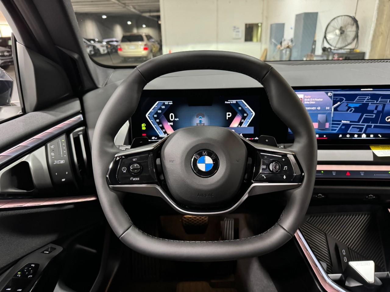 BMW X3 Vehicle Full-screen Gallery Image 12