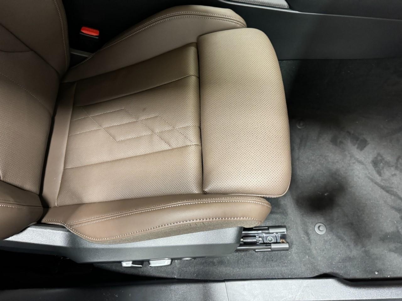 BMW X3 Vehicle Full-screen Gallery Image 17