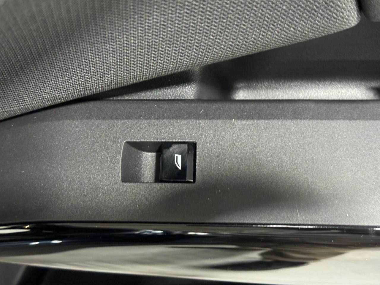 BMW X3 Vehicle Full-screen Gallery Image 20