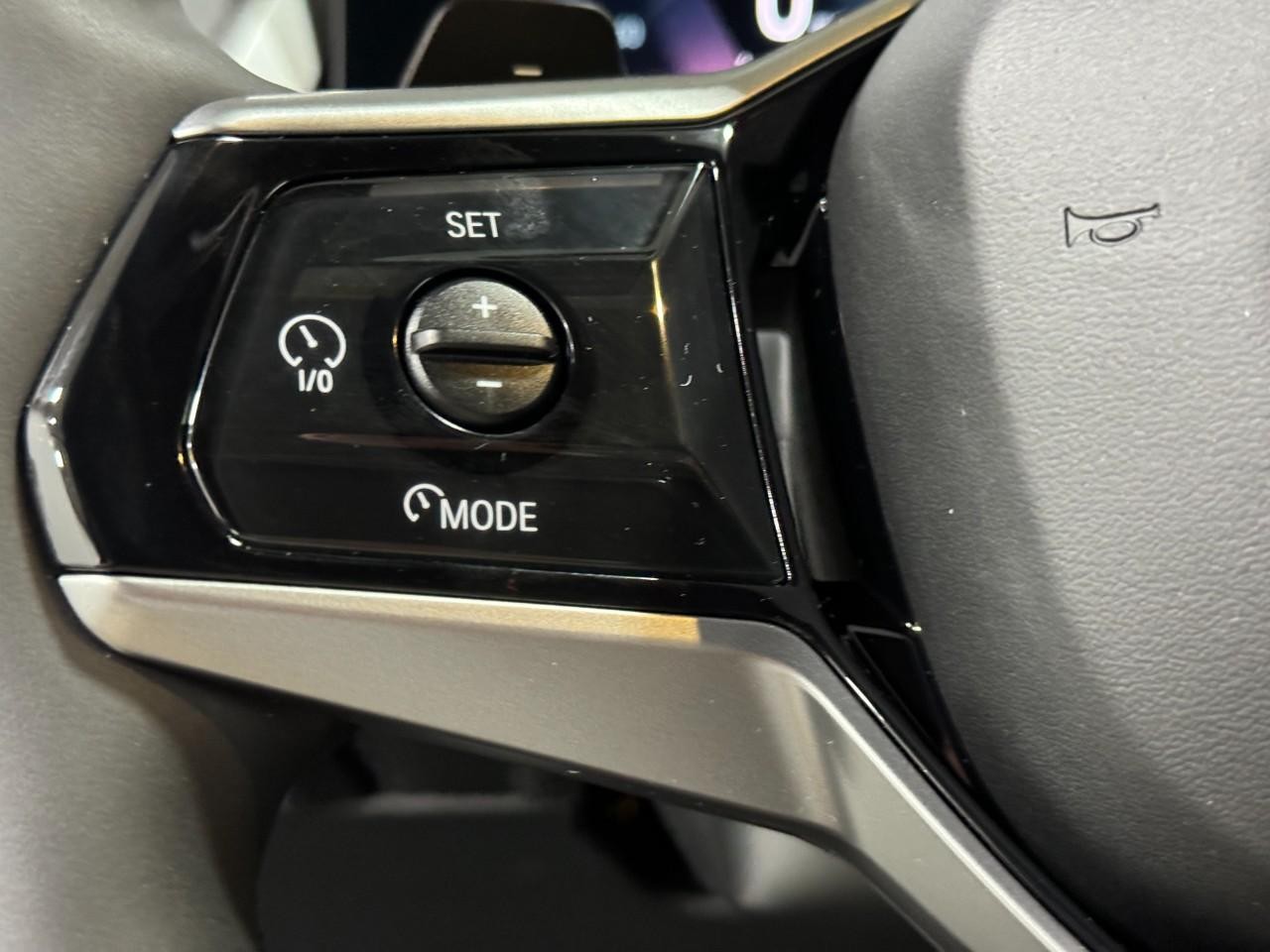 BMW X3 Vehicle Full-screen Gallery Image 26