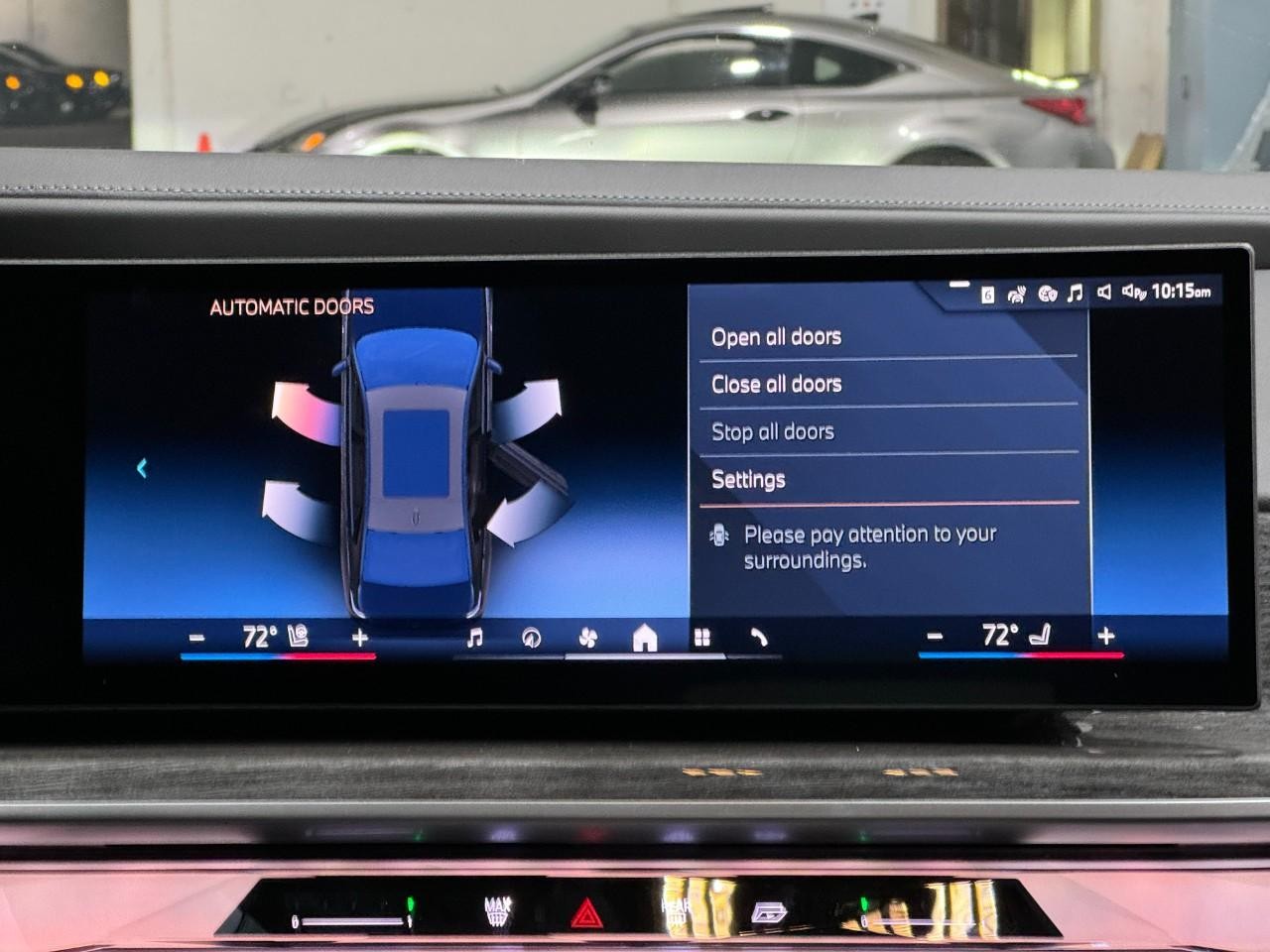 BMW 7 Series Vehicle Full-screen Gallery Image 14