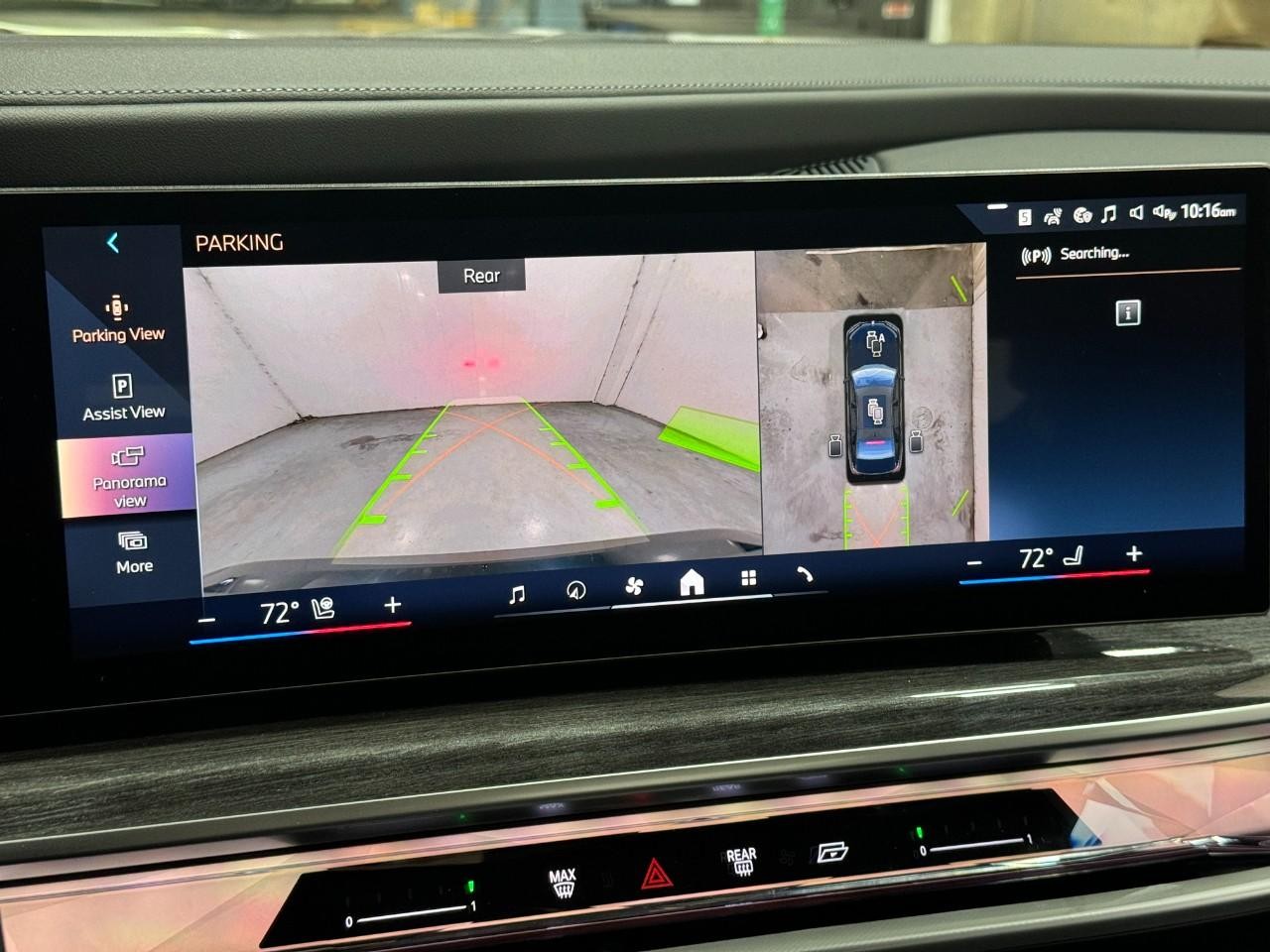 BMW 7 Series Vehicle Full-screen Gallery Image 32