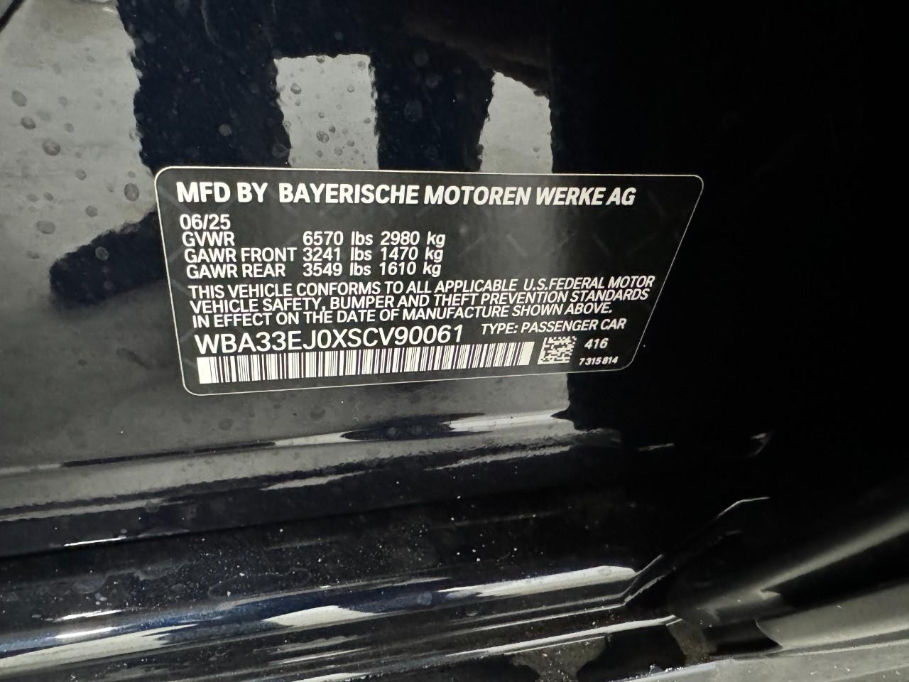 BMW 7 Series Vehicle Full-screen Gallery Image 33