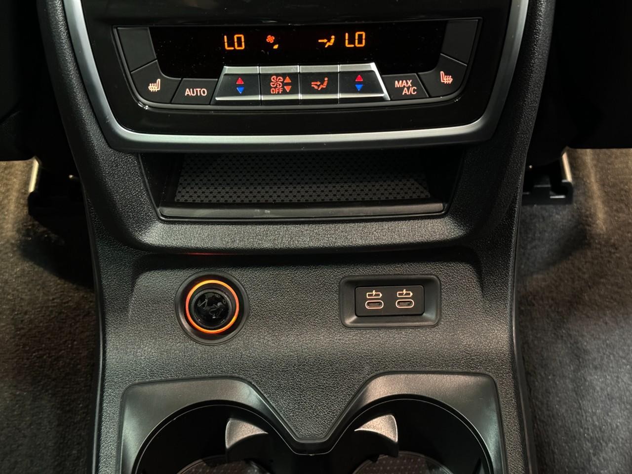 BMW X7 Vehicle Full-screen Gallery Image 13