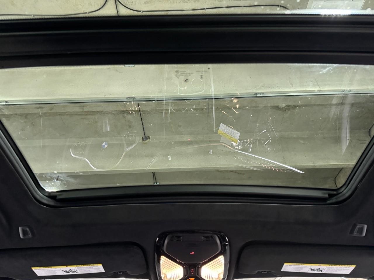 BMW X7 Vehicle Full-screen Gallery Image 14