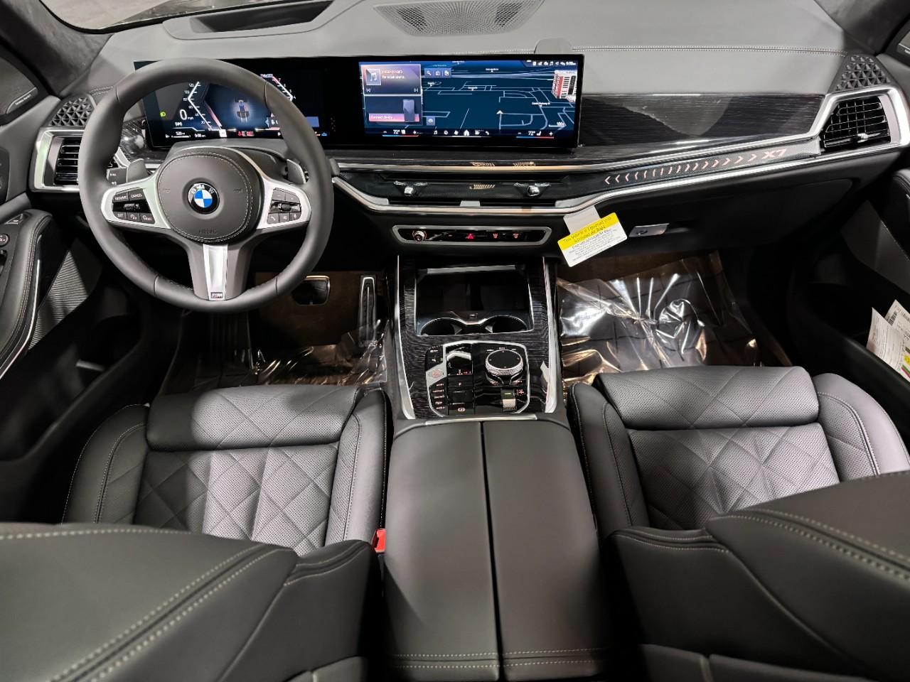 BMW X7 Vehicle Full-screen Gallery Image 15