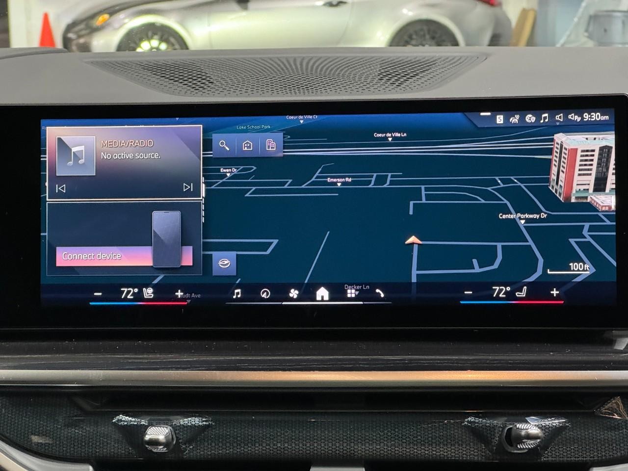 BMW X7 Vehicle Full-screen Gallery Image 17