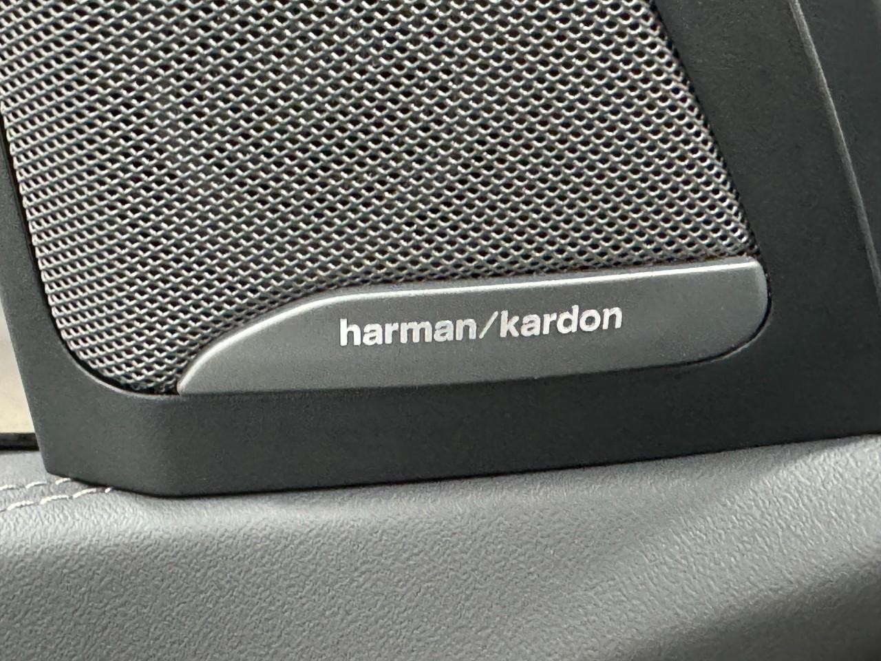 BMW X7 Vehicle Full-screen Gallery Image 26