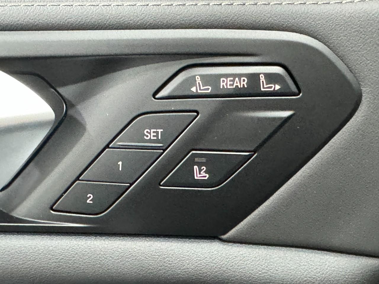 BMW X7 Vehicle Full-screen Gallery Image 27