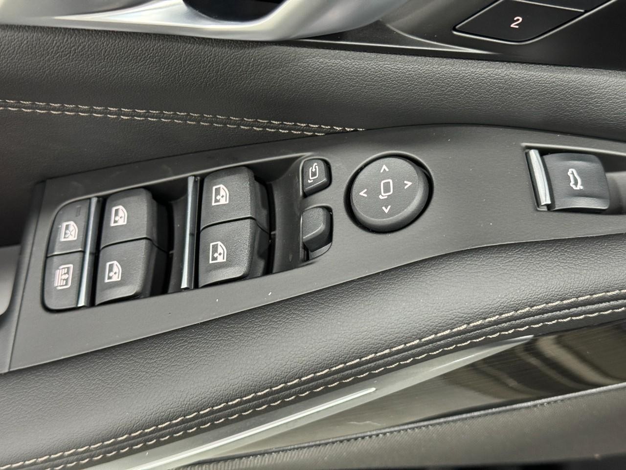 BMW X7 Vehicle Full-screen Gallery Image 29