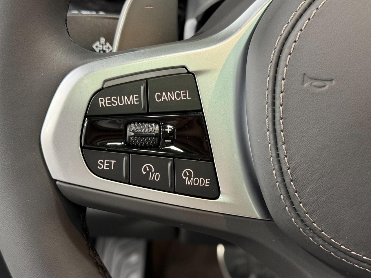 BMW X7 Vehicle Full-screen Gallery Image 34