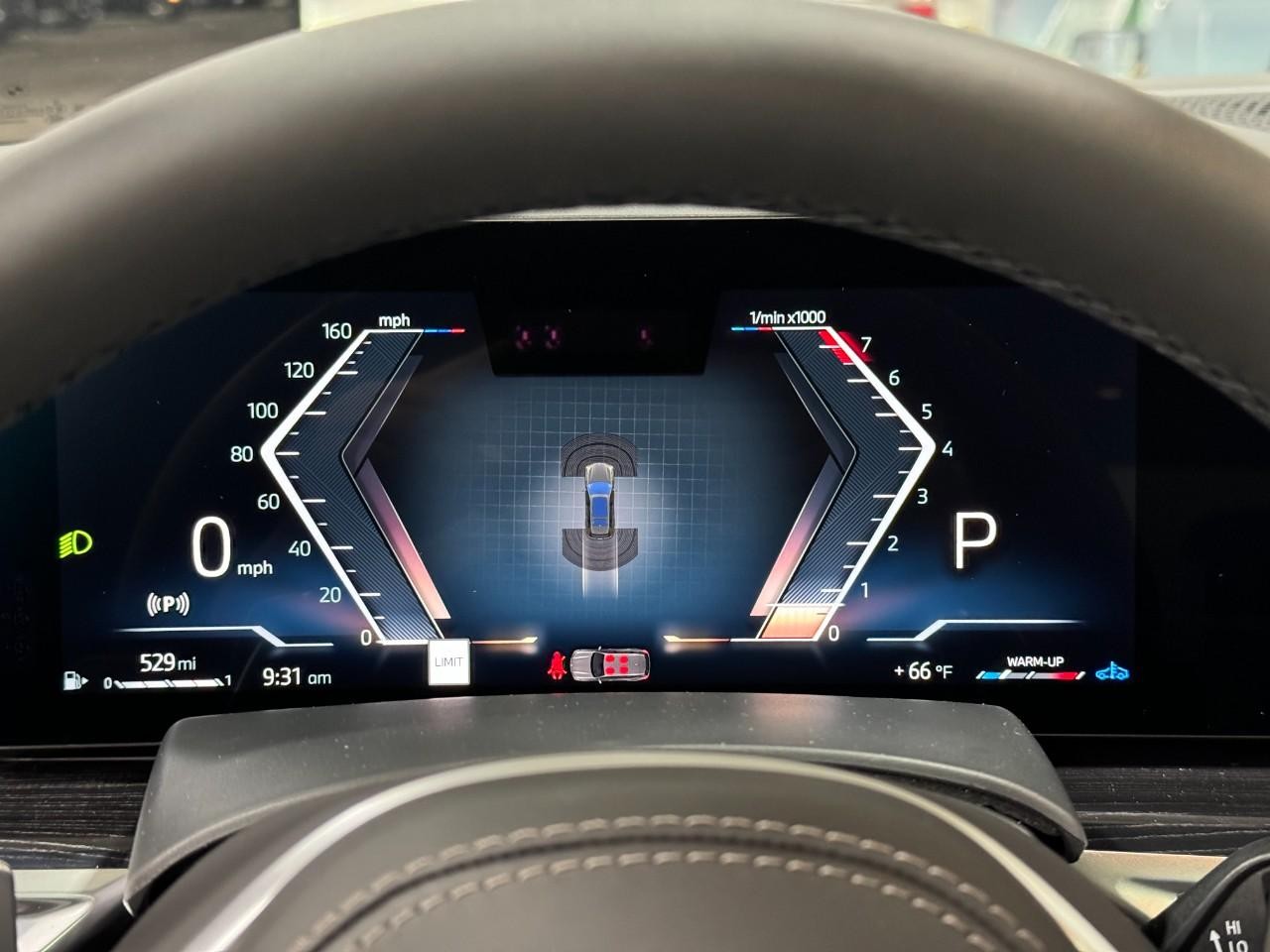 BMW X7 Vehicle Full-screen Gallery Image 36