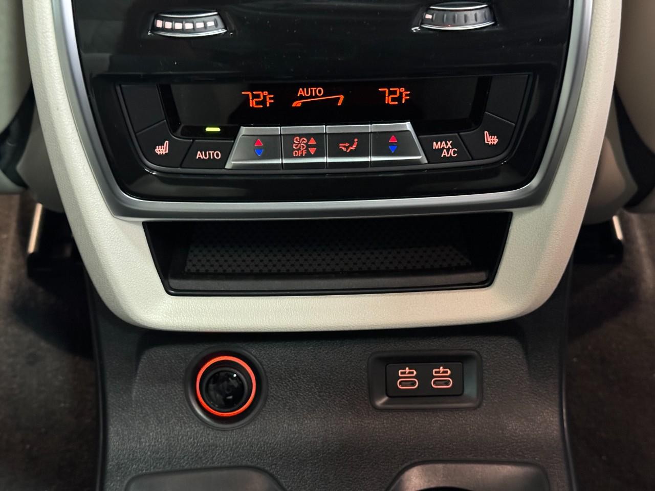 BMW X7 Vehicle Full-screen Gallery Image 13