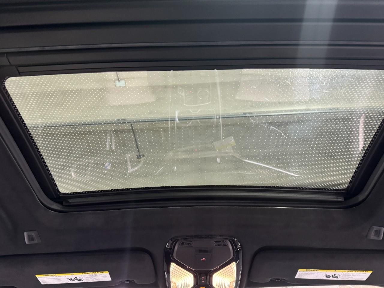 BMW X7 Vehicle Full-screen Gallery Image 14