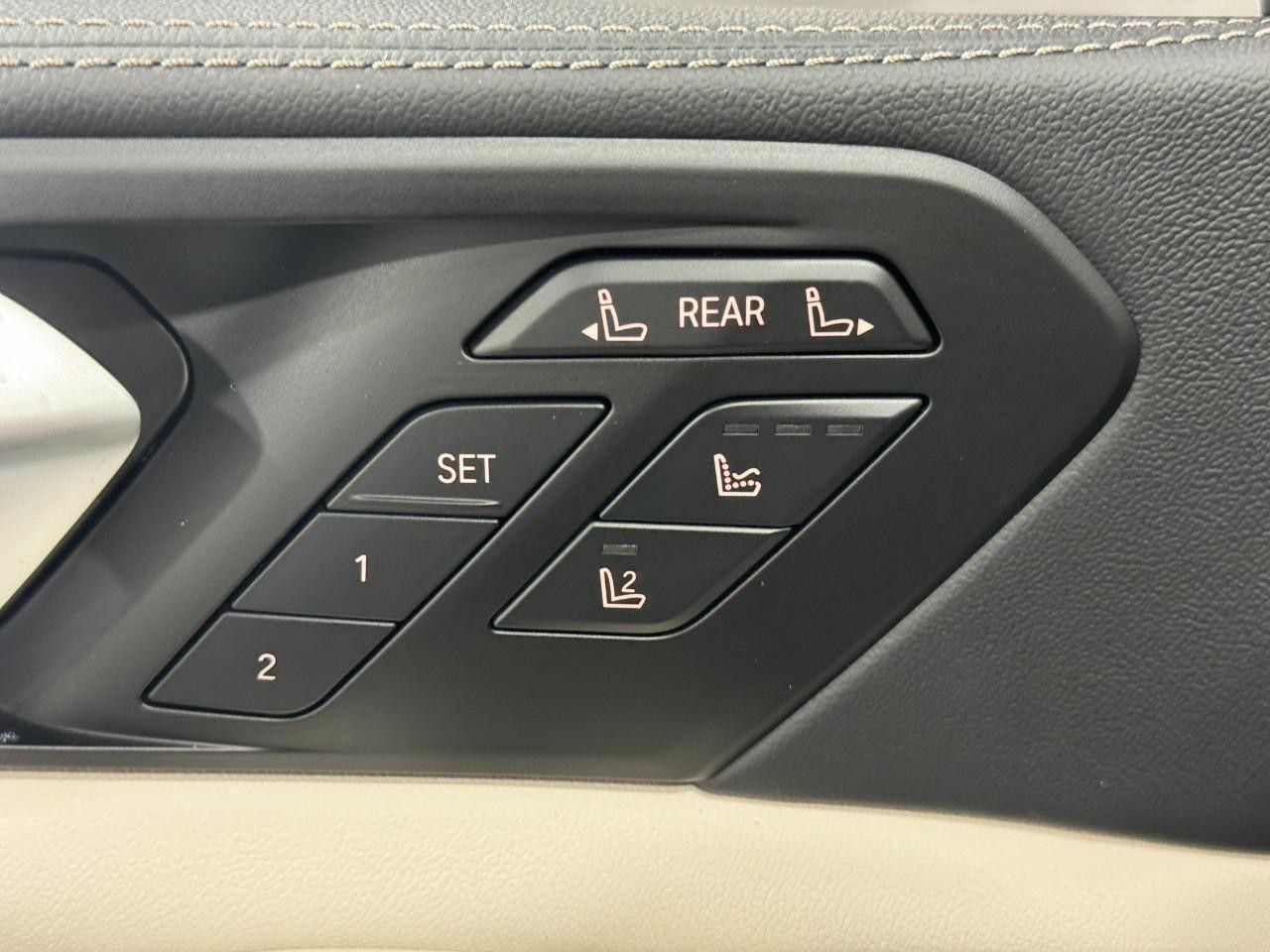 BMW X7 Vehicle Full-screen Gallery Image 27