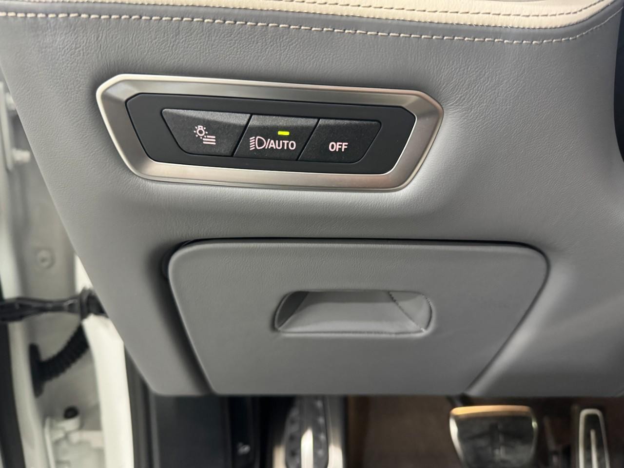 BMW X7 Vehicle Full-screen Gallery Image 33