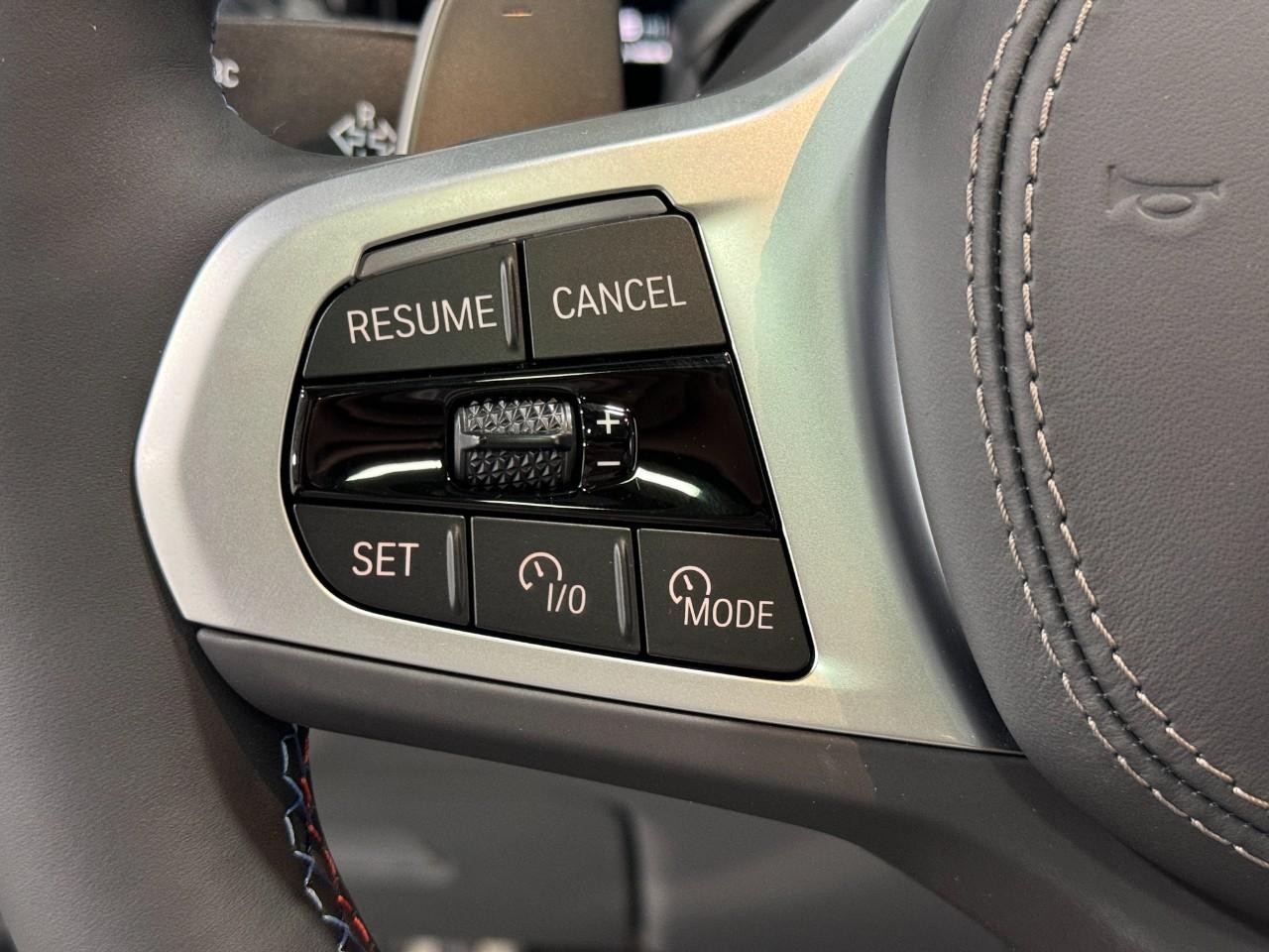 BMW X7 Vehicle Full-screen Gallery Image 34