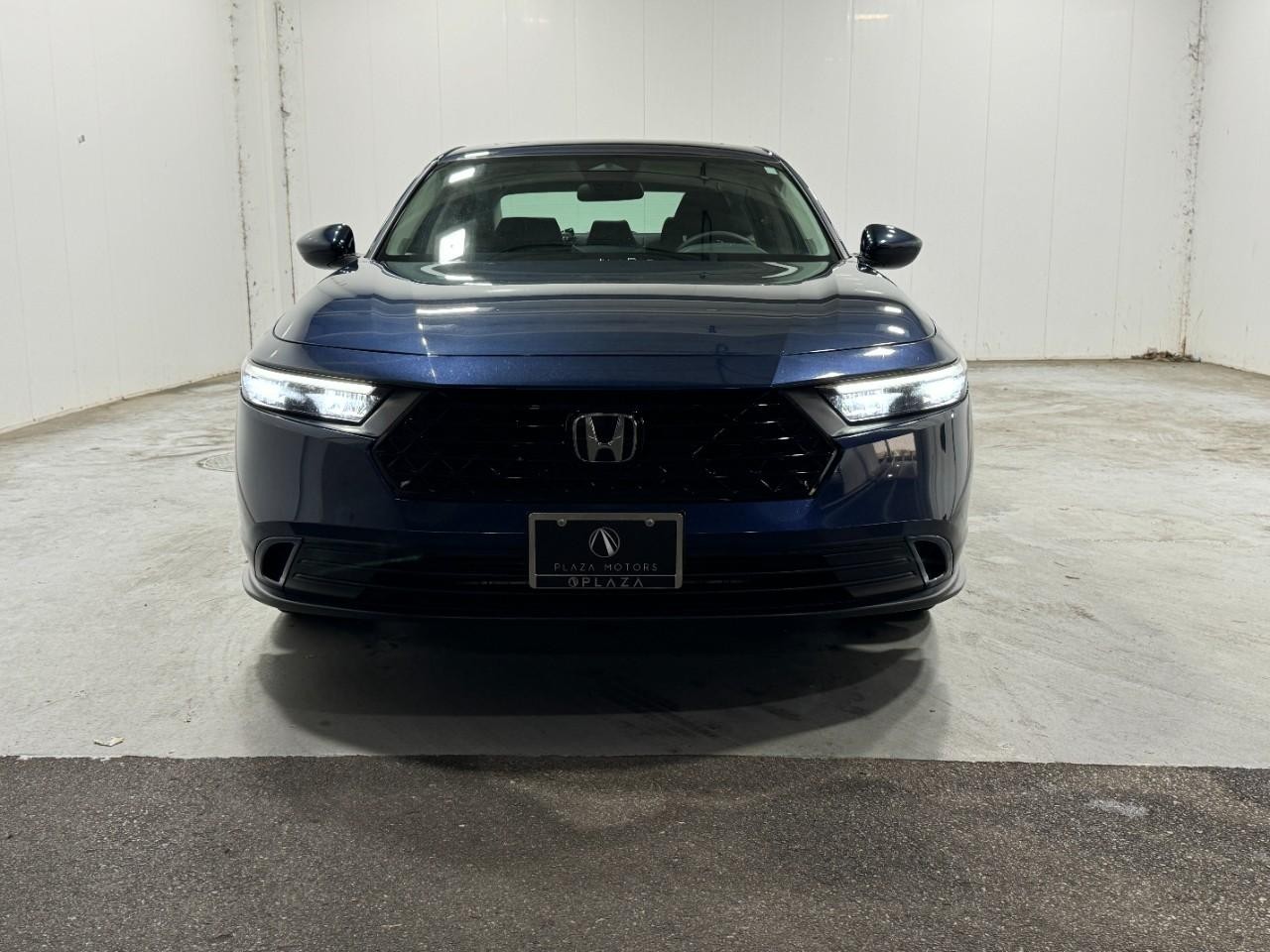 Honda Accord Sedan Vehicle Full-screen Gallery Image 7