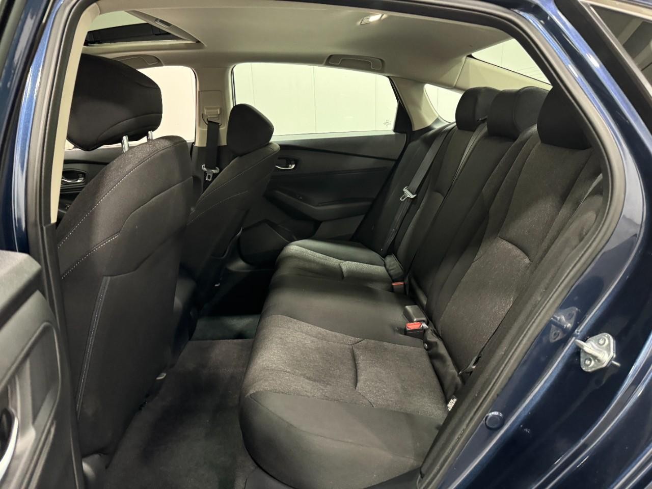 Honda Accord Sedan Vehicle Full-screen Gallery Image 8