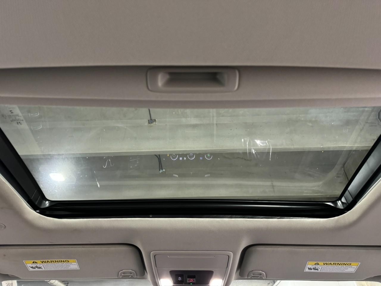 Honda Accord Sedan Vehicle Full-screen Gallery Image 11