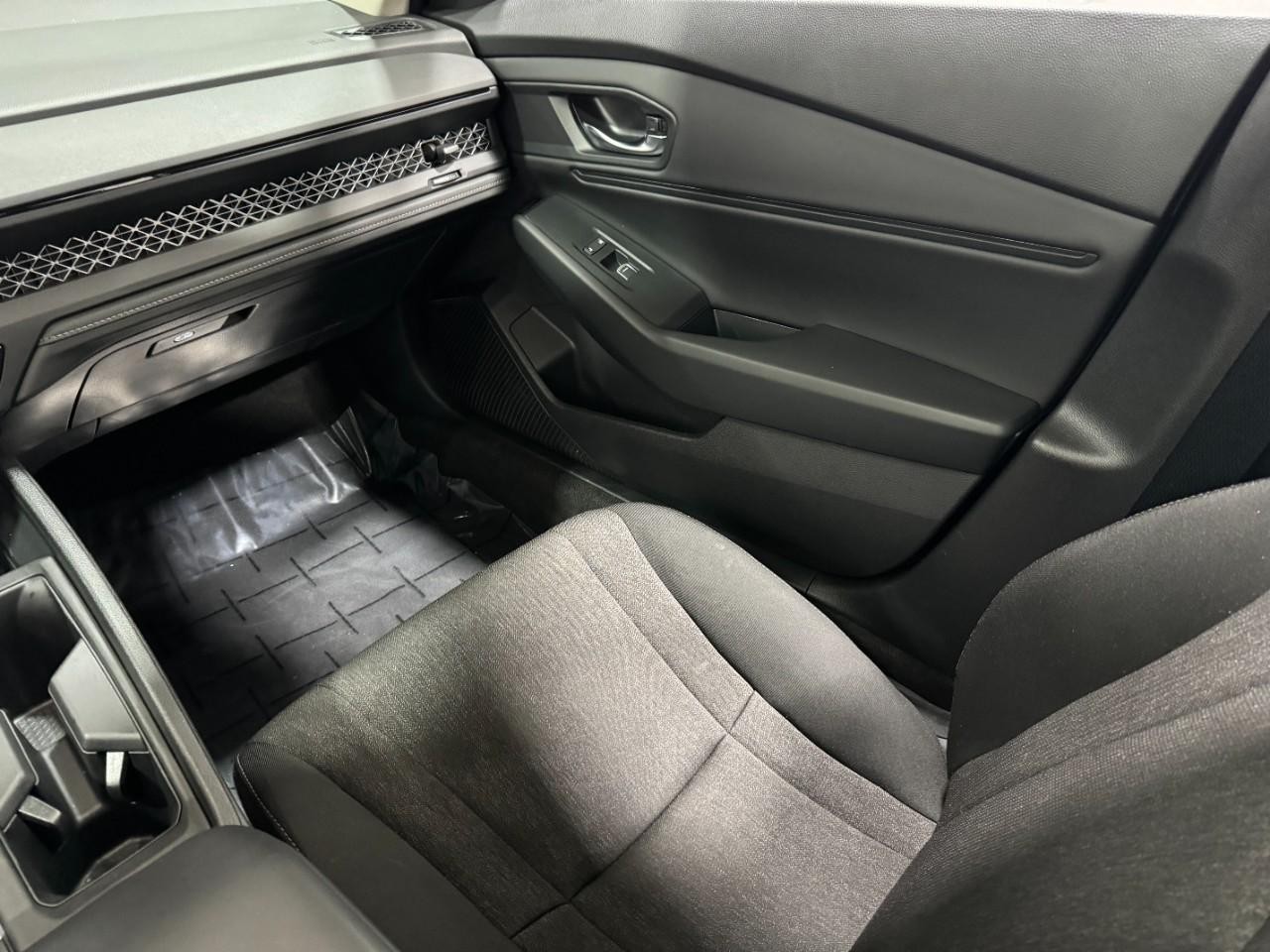 Honda Accord Sedan Vehicle Full-screen Gallery Image 17