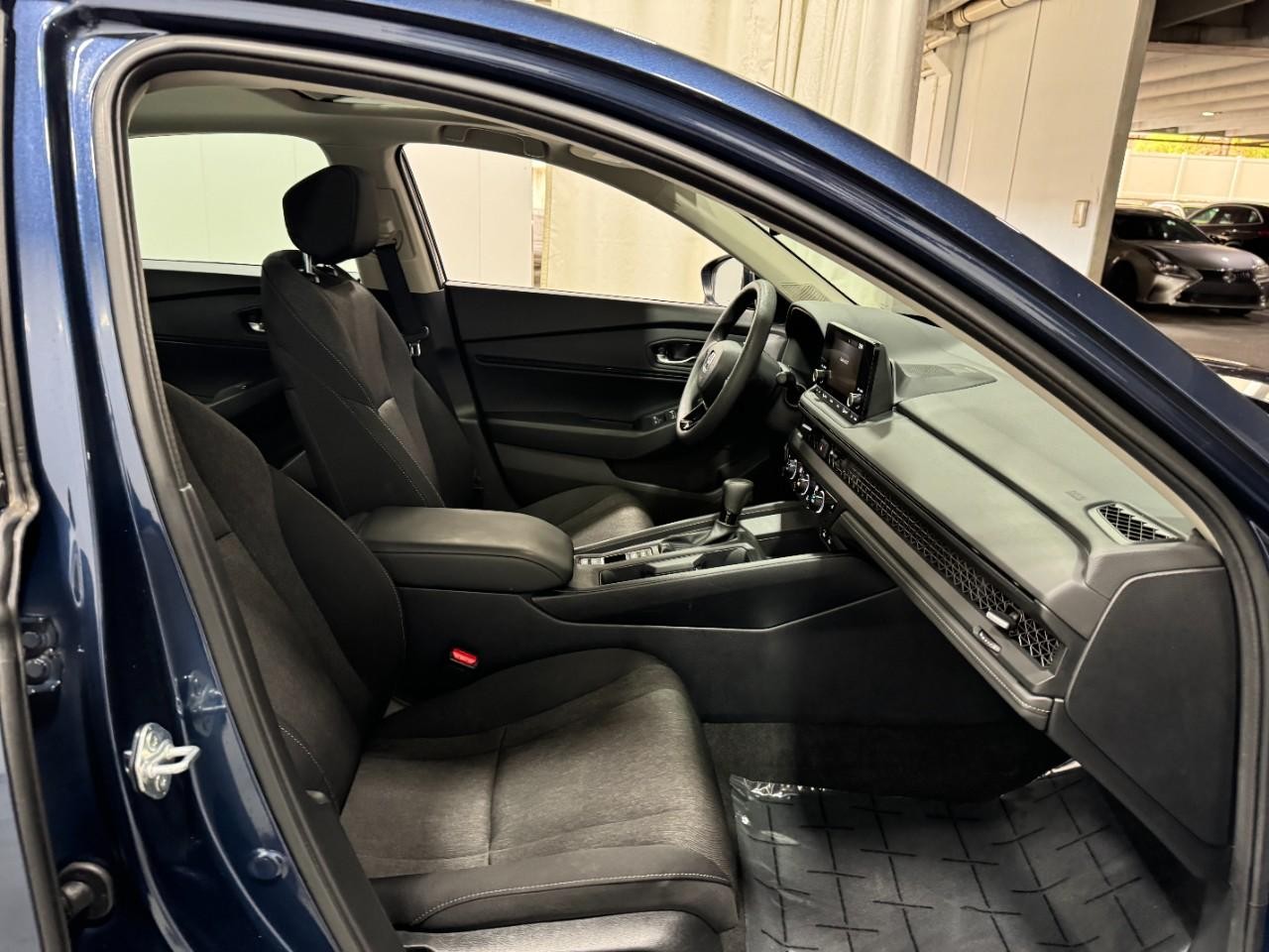 Honda Accord Sedan Vehicle Full-screen Gallery Image 18