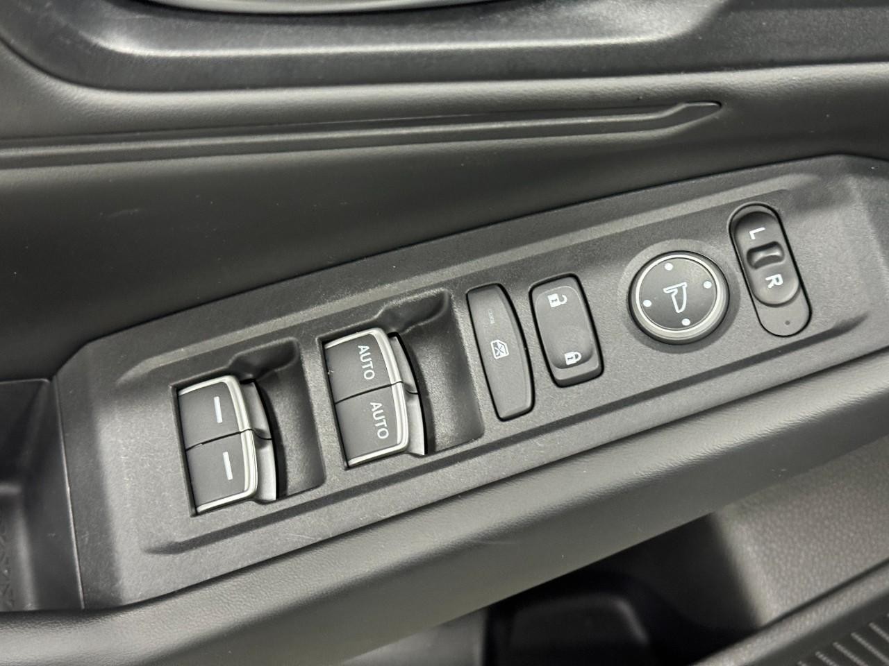 Honda Accord Sedan Vehicle Full-screen Gallery Image 21