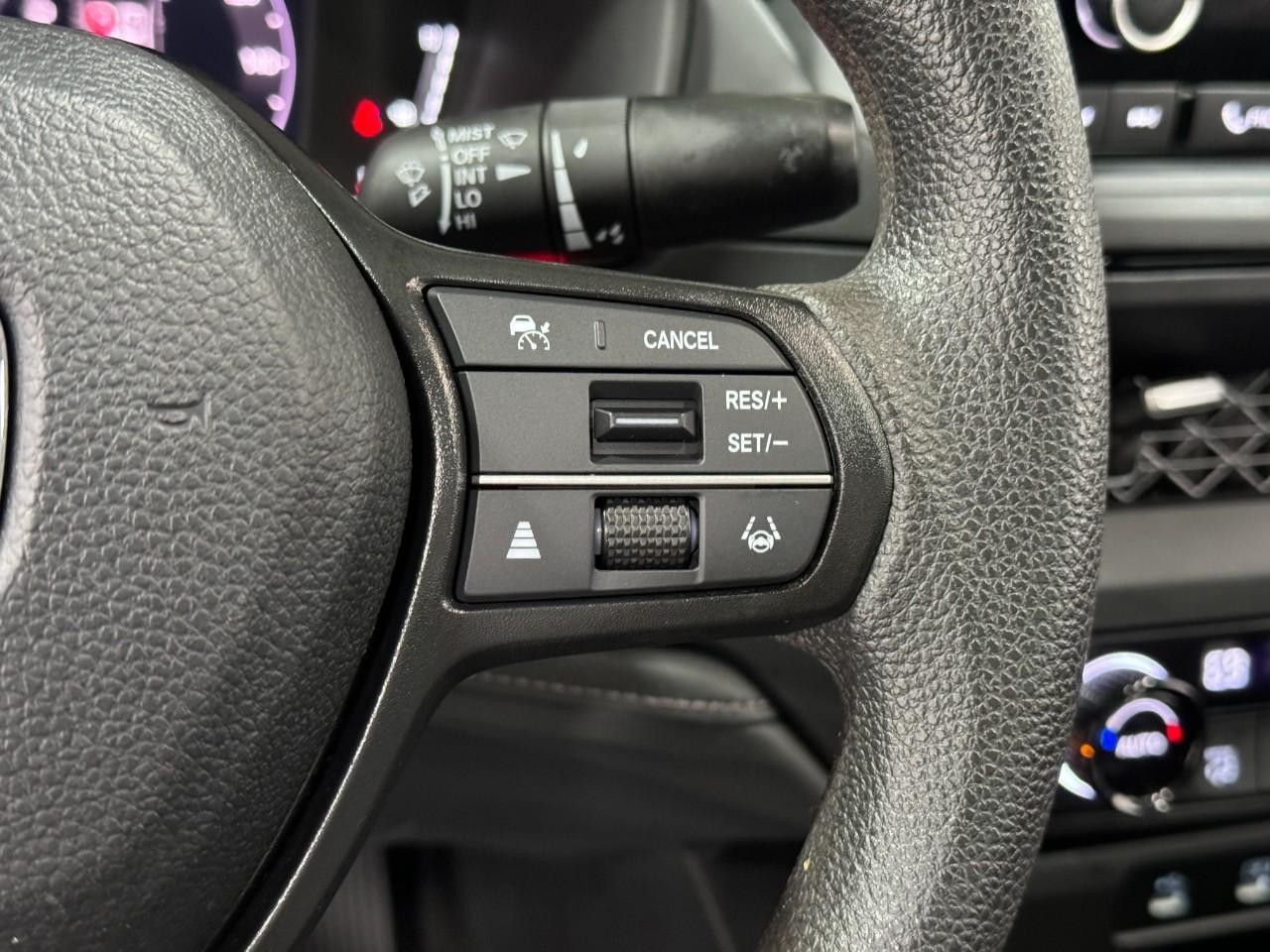 Honda Accord Sedan Vehicle Full-screen Gallery Image 26