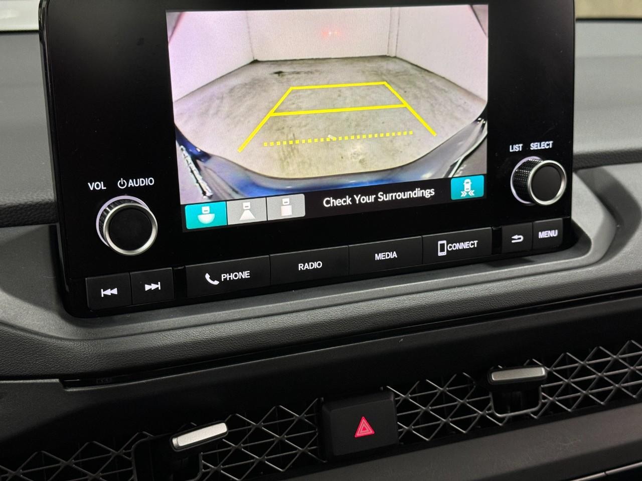 Honda Accord Sedan Vehicle Full-screen Gallery Image 28