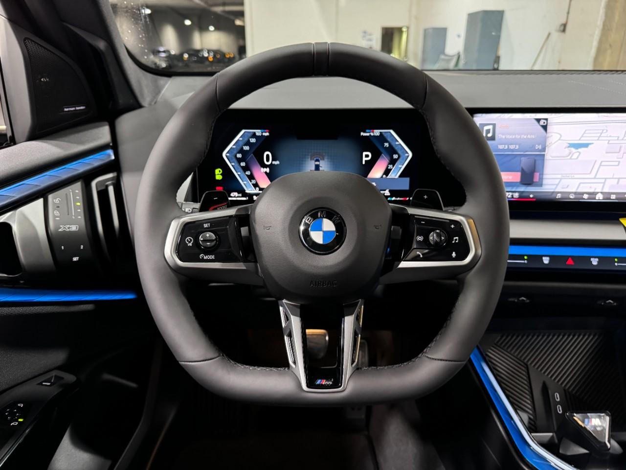 BMW X3 Vehicle Full-screen Gallery Image 12