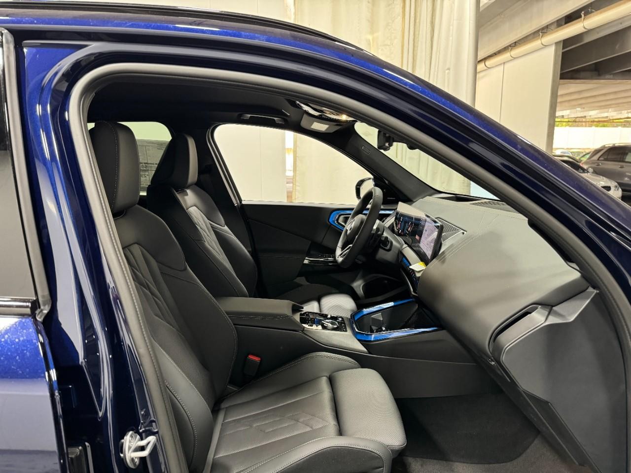 BMW X3 Vehicle Full-screen Gallery Image 16