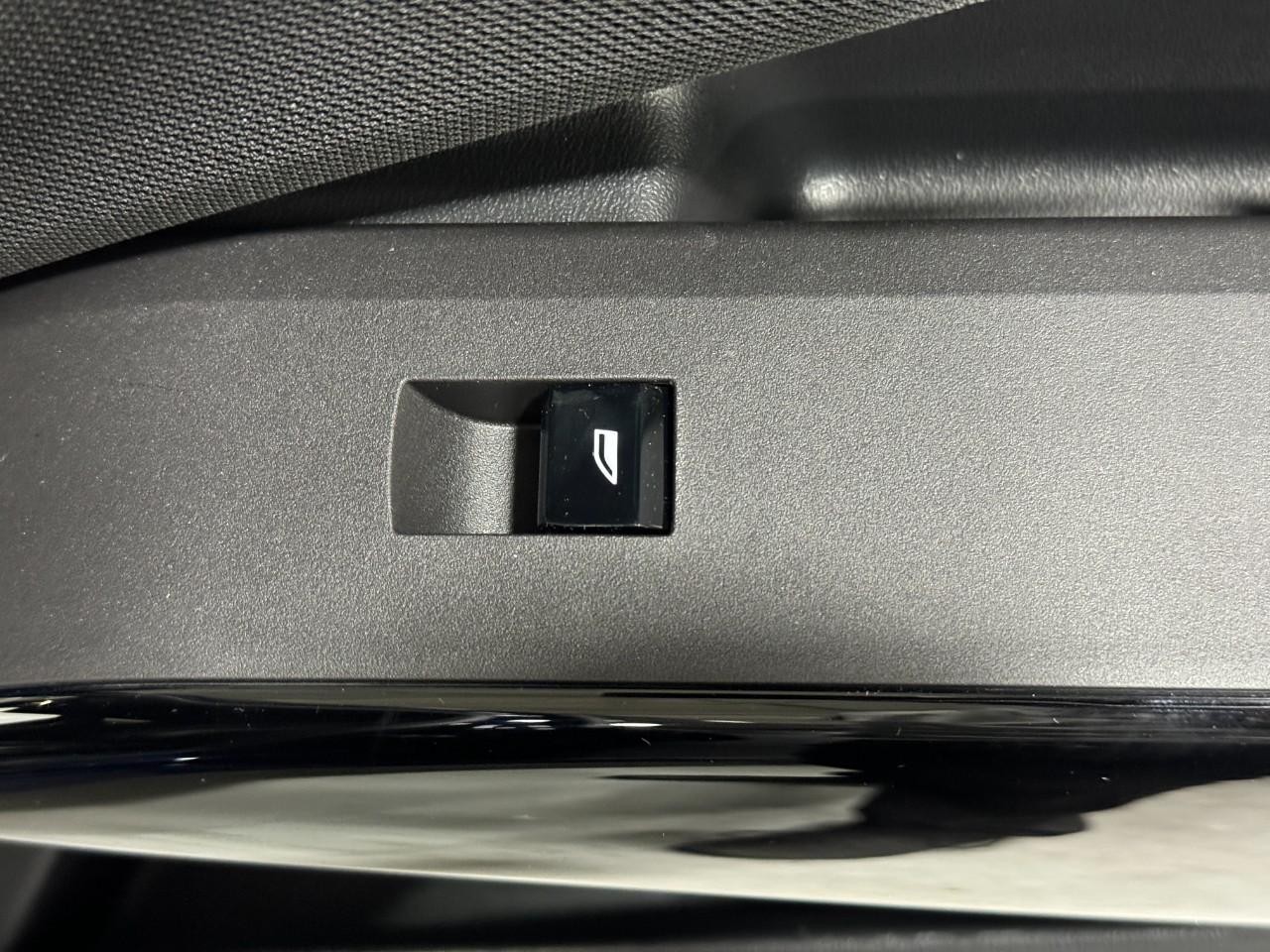 BMW X3 Vehicle Full-screen Gallery Image 20