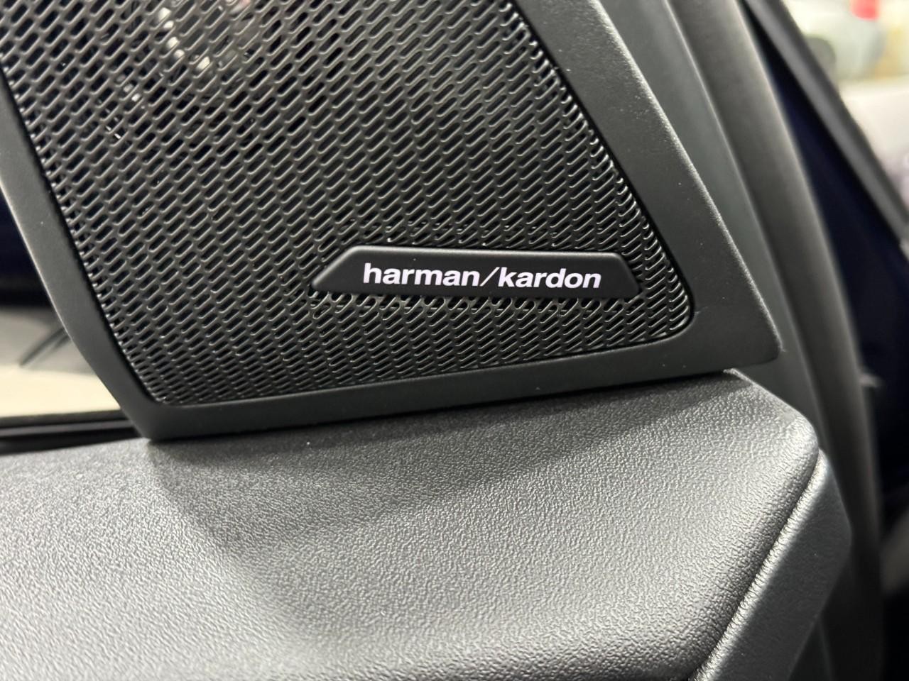 BMW X3 Vehicle Full-screen Gallery Image 21