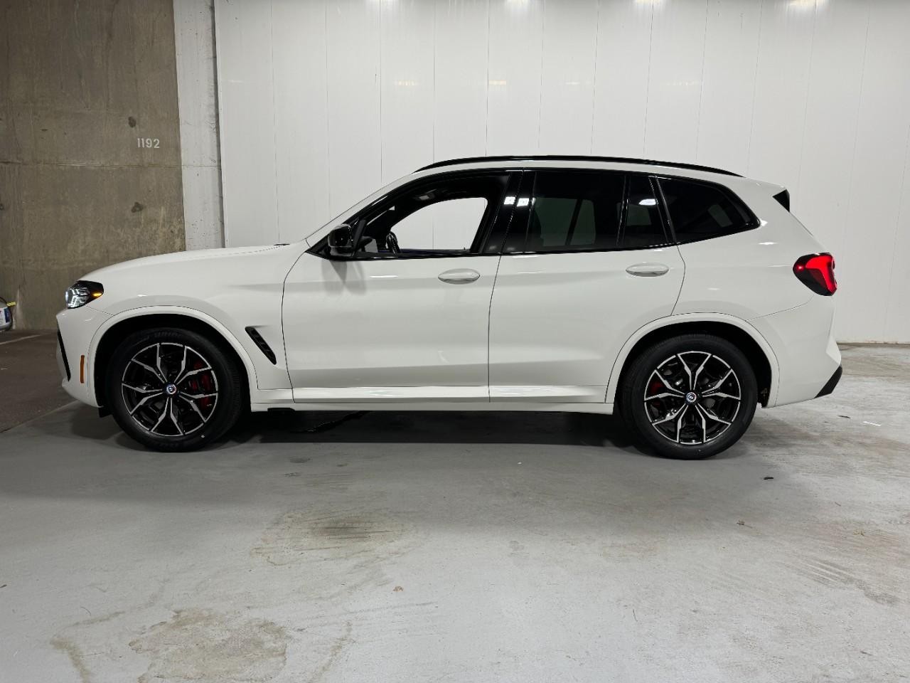 BMW X3 Vehicle Full-screen Gallery Image 2