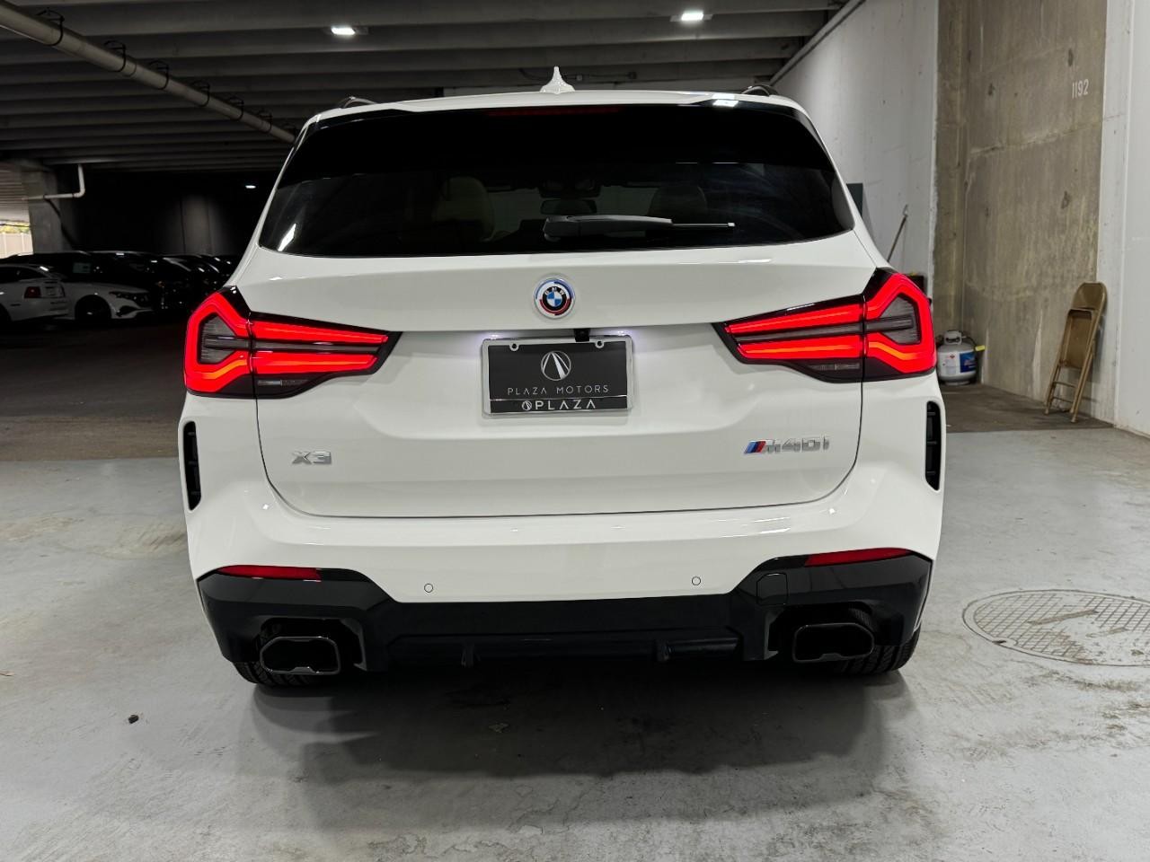 BMW X3 Vehicle Full-screen Gallery Image 9