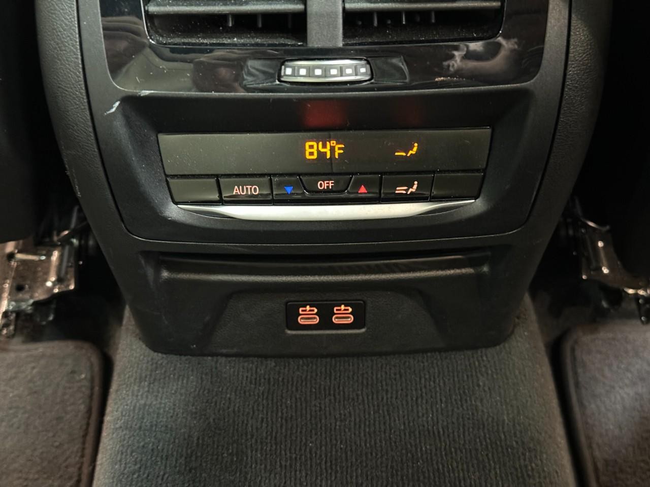 BMW X3 Vehicle Full-screen Gallery Image 11