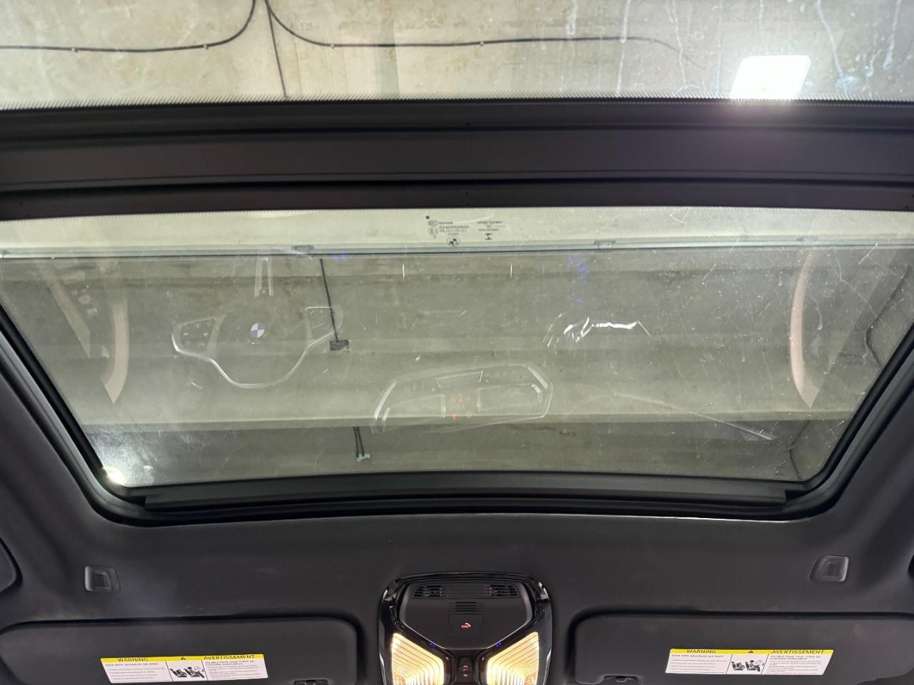 BMW X3 Vehicle Full-screen Gallery Image 12