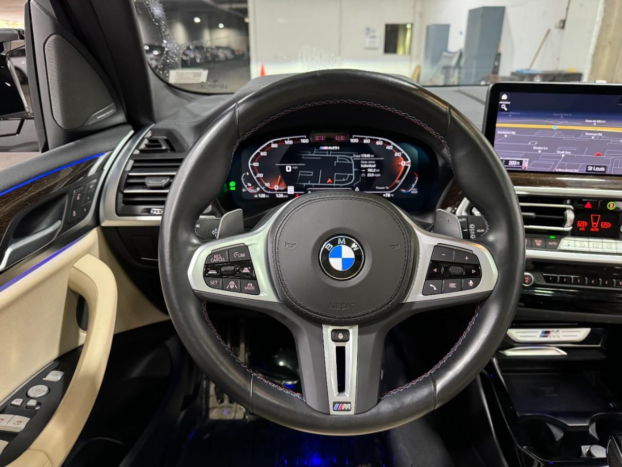 BMW X3 Vehicle Full-screen Gallery Image 14