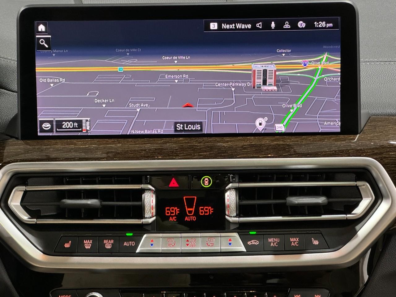 BMW X3 Vehicle Full-screen Gallery Image 15