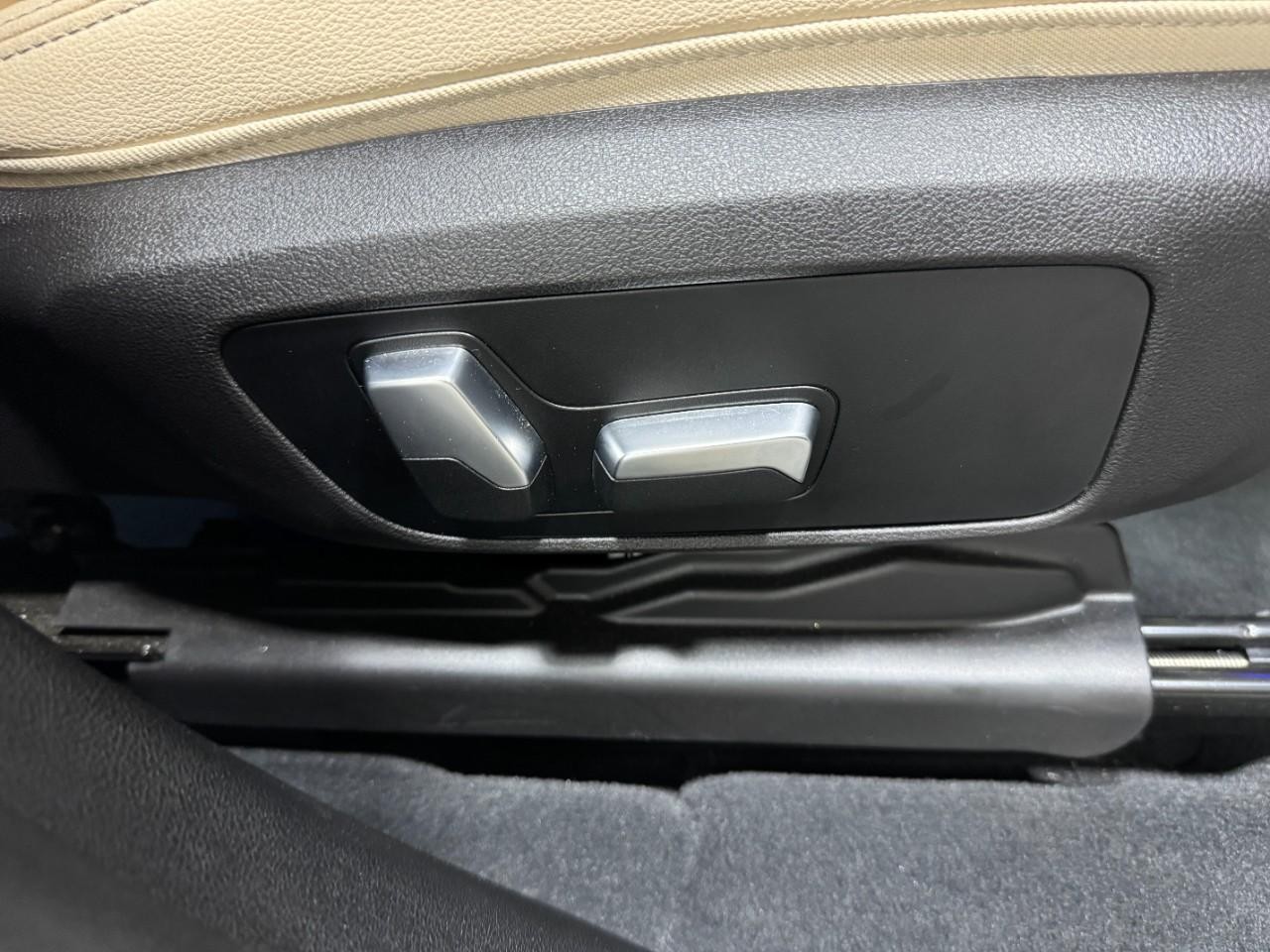 BMW X3 Vehicle Full-screen Gallery Image 20