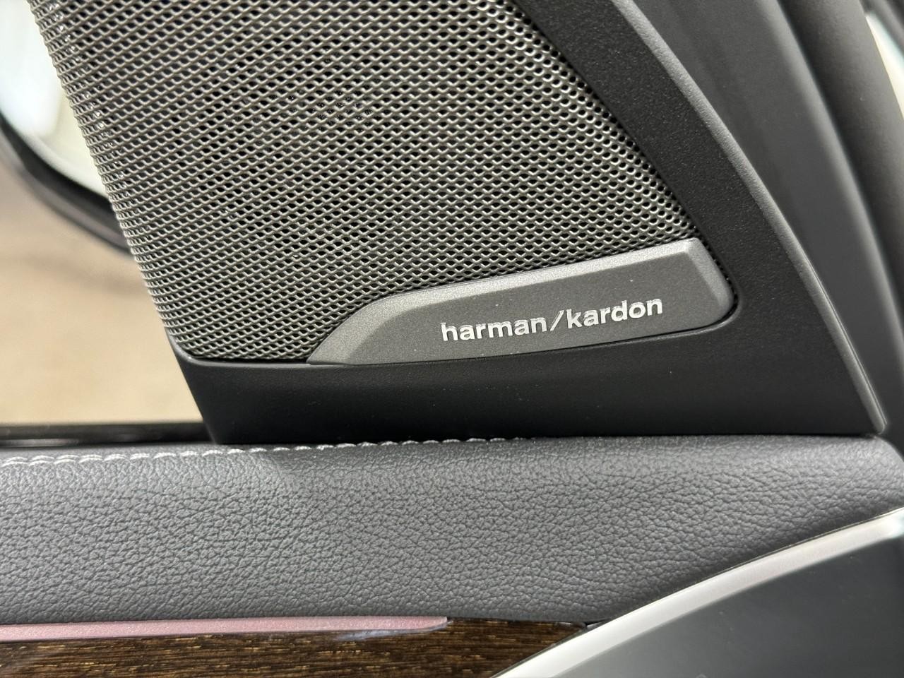 BMW X3 Vehicle Full-screen Gallery Image 23