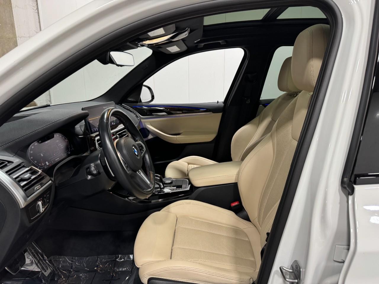 BMW X3 Vehicle Full-screen Gallery Image 26