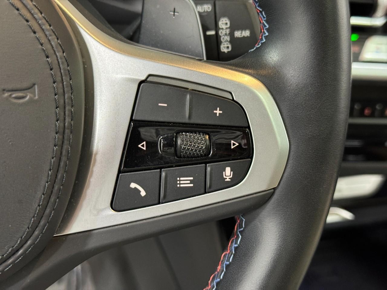 BMW X3 Vehicle Full-screen Gallery Image 31